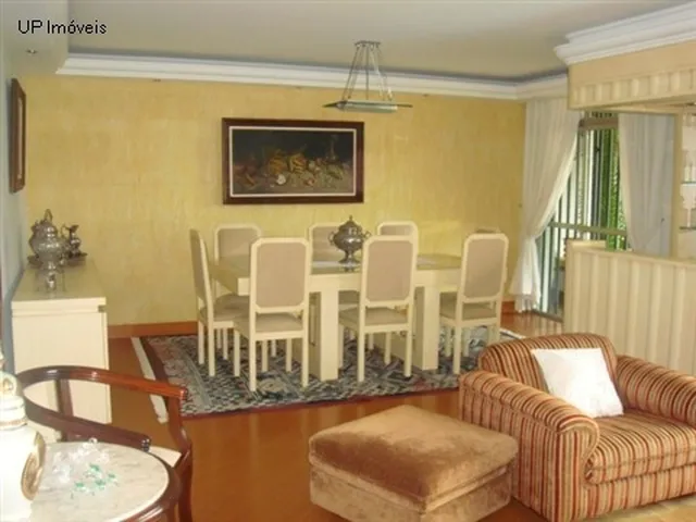 Imagem: A casa possui 3 Dormitórios, 1 Suíte, 2 Banheiros, 4
