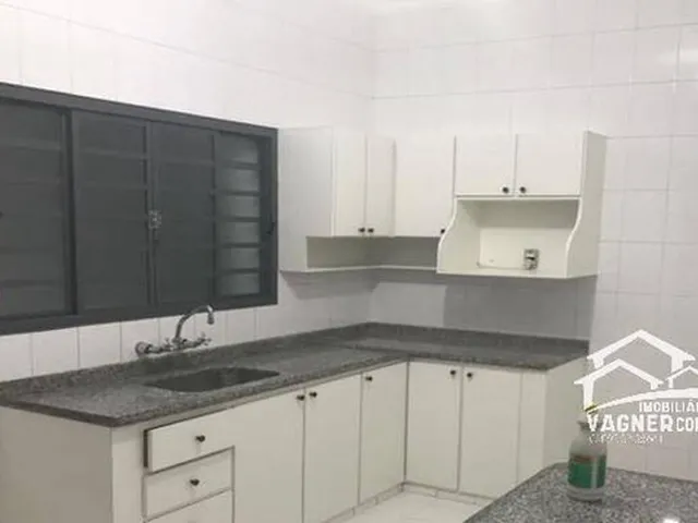 Imagem 10: Casa com 03 Dormitórios Sendo 01 Suite na Vila Geny a Venda