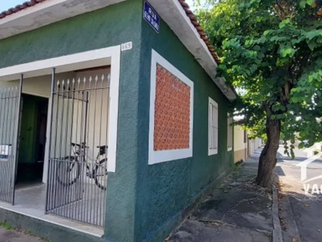 Imagem: Casa com 03 Quartos e Edícula no Centro