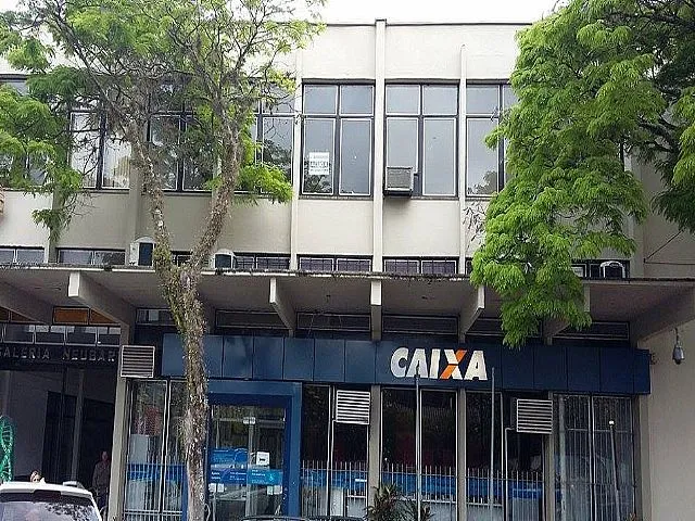 Imagem: Sala Comercial com 3 Dormitorio(s) localizado(a)