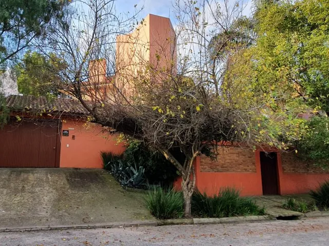 Imagem: A casa possui 3 Dormitórios, 1 Suíte, 3 Banheiros, 4
