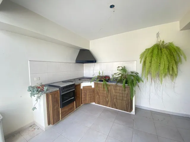 Imagem: A casa possui 3 Dormitórios, 1 Suíte, 3 Banheiros, 4