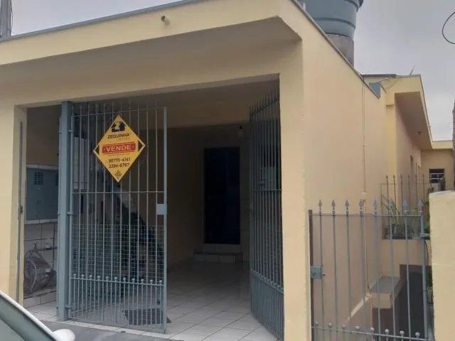 Imagem: A casa possui 4 Dormitórios, 1 Suíte, 2 Banheiros, 1 Vaga