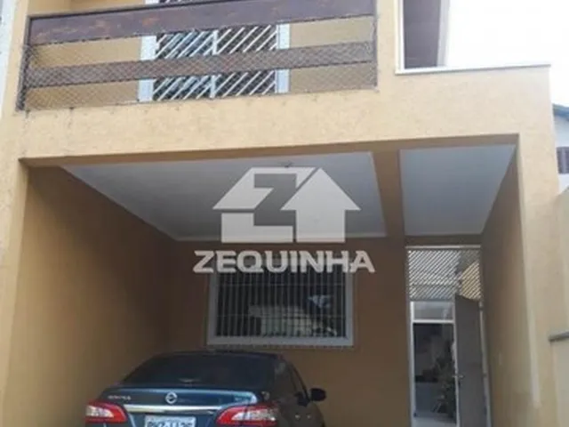 Imagem: A casa possui 3 Dormitórios, 1 Suíte, 2 Banheiros, 4