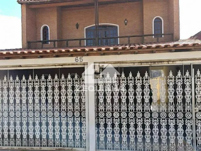 Imagem: A casa possui 3 Dormitórios, 1 Suíte, 3 Banheiros, 3