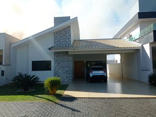 Imagem: A casa possui 3 Dormitórios, 1 Suíte, 3 Banheiros, 3