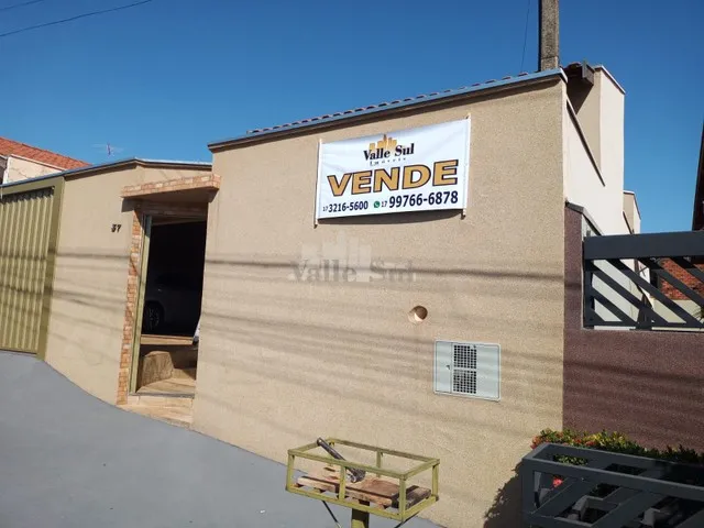 Imagem: Casa À Venda com 3 Quartos Sendo 1 Suíte