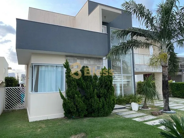 Imagem: A casa possui 4 Dormitórios, 1 Suíte, 5 Banheiros, 4