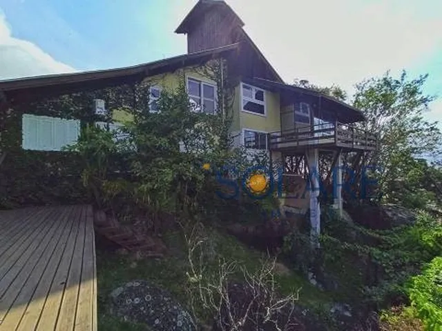 Imagem 1: Casa de 2 Dormitórios (1 Suíte) e 1 Vaga de Garagem À Venda no Bairro Cacupé