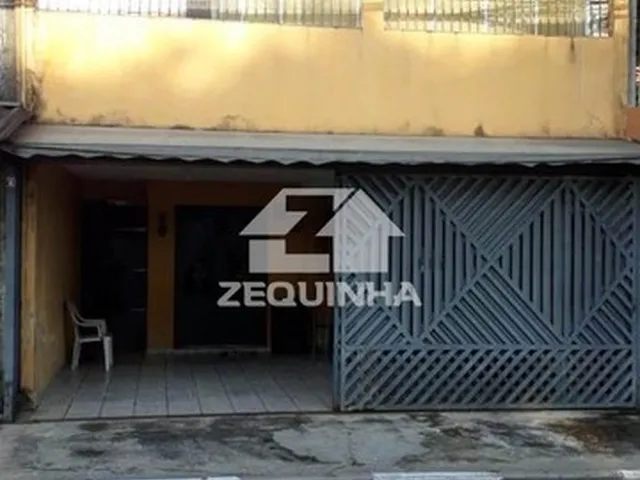 Imagem: A casa possui 3 Dormitórios, 1 Suíte, 3 Banheiros, 2