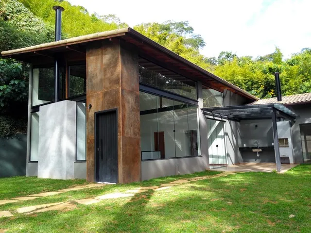 Imagem: A casa possui 3 Dormitórios, 1 Suíte, 3 Banheiros, 4