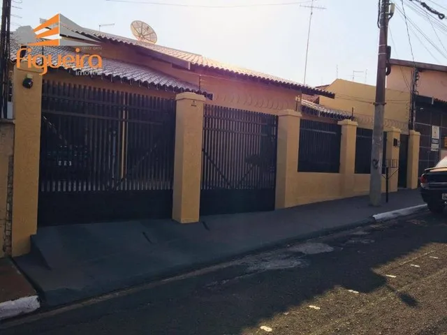 Imagem: Casa com 5 Dormitórios À Venda, 321 M²