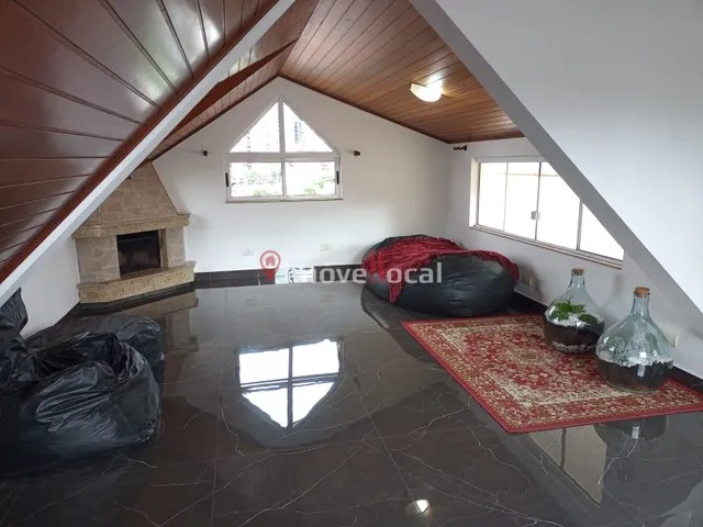 Imagem 1: Triplex Semi-Mobiliado com Ático e Duas Lareiras Próximo Ao Parque Barigui