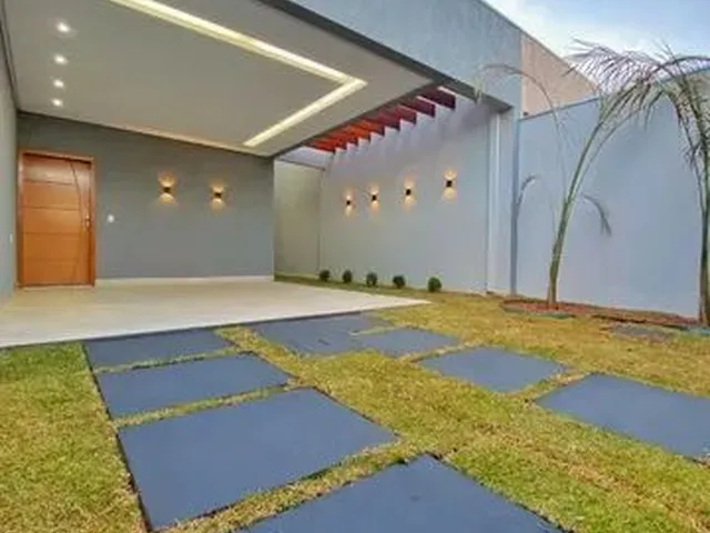 Imagem: A casa possui 3 Dormitórios, 2 Banheiros, 2 Vagas na