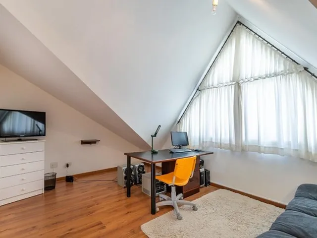 Imagem 10: Sobrado Triplex À Venda com 212 M², 4 Dormitórios, Sendo Uma Suíte no Bairro