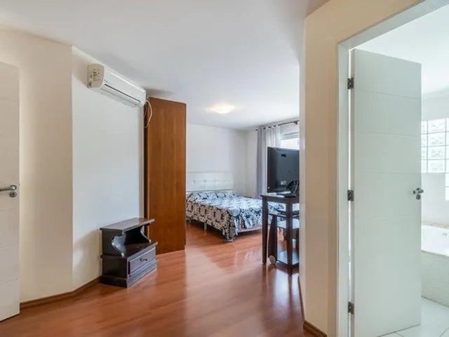 Imagem 14: Sobrado Triplex À Venda com 212 M², 4 Dormitórios, Sendo Uma Suíte no Bairro