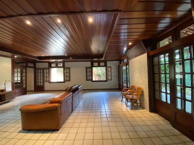 Imagem 2: Casa À Venda com 525M², 3 Dormitórios Sendo 3 Suítes e 4 Vagas no Poço, Recife