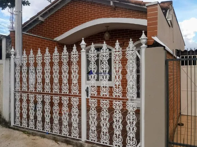Imagem: A casa possui 2 Dormitórios, 1 Banheiro, 1 Vaga na
