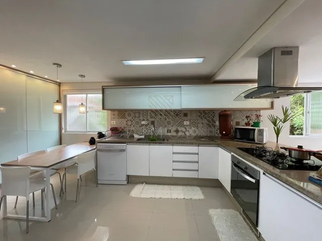 Imagem 7: Ótima Casa em Condomínio Possui 4 Quartos, 1 Suíte, 8 Vagas de Garagem, Condomínio