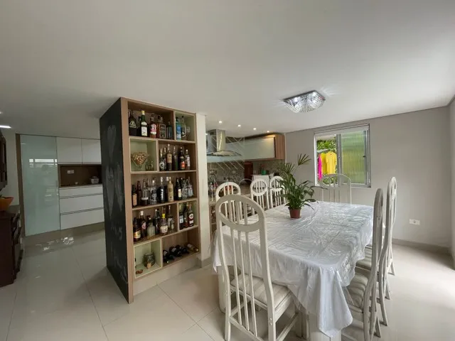 Imagem 9: Ótima Casa em Condomínio Possui 4 Quartos, 1 Suíte, 8 Vagas de Garagem, Condomínio