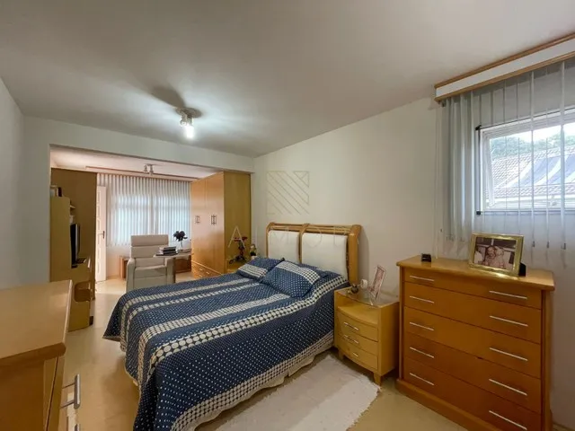 Imagem 10: Ótima Casa em Condomínio Possui 4 Quartos, 1 Suíte, 8 Vagas de Garagem, Condomínio