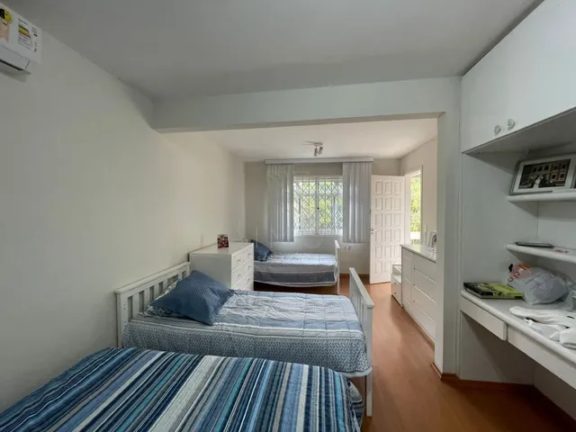 Imagem 12: Ótima Casa em Condomínio Possui 4 Quartos, 1 Suíte, 8 Vagas de Garagem, Condomínio