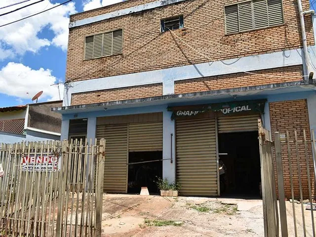 Imagem: Salão Comercial 2 Apartamentos, Amambaí