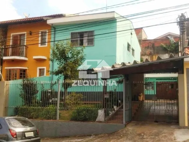 Imagem: A casa possui 2 Dormitórios, 1 Suíte, 2 Banheiros, 2