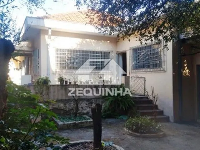 Imagem: A casa possui 3 Dormitórios, 3 Banheiros, 2 Vagas na