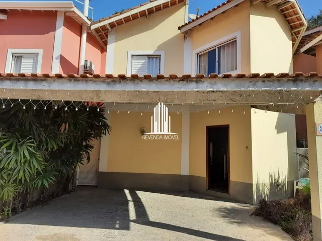 Imagem: A casa possui 4 Dormitórios, 2 Banheiros, 2 Vagas na