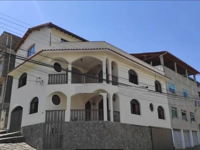 Imagem 1: Casa com 4 Quartos (2 Suítes) e 3 Vagas de Garagem, À Venda no Manoel Honório, Juiz De