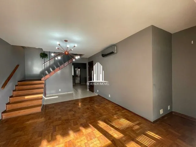 Imagem: Casa em Condomínio Fechado, com Três Pavimentos