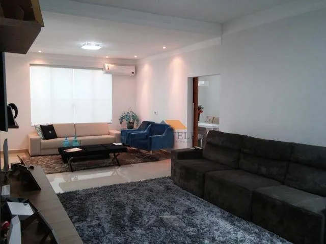Imagem: Casa com 3 Dormitórios À Venda, 240 M²