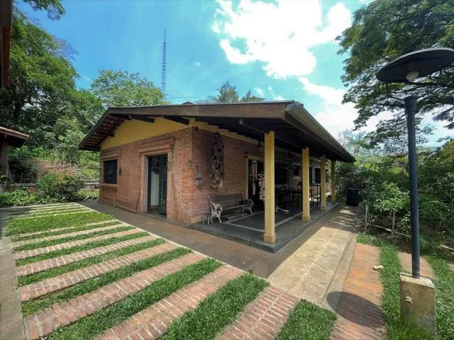 Imagem: Casa À Venda 3 Quartos, 1 Suite, 6 Vagas