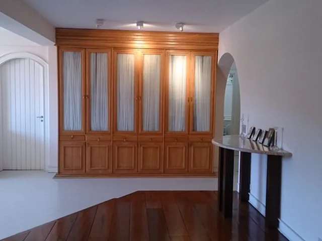 Imagem 6: Sobrado À Venda, 5 Quartos, Sendo 3 Suítes, Sala de Estar com Lareira, Adega, 578,80M²