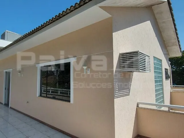 Imagem: A casa em condomínio possui 5 Dormitórios, 4 Suítes, 8