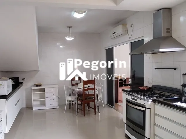 Imagem 4: Casa À Venda em Piraquara, Centro, com 4 Quartos, 238,00M²