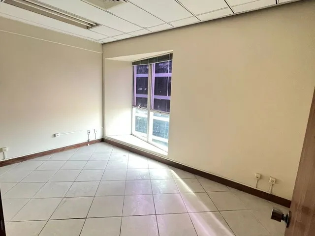 Imagem 5: Sala Comercial para Alugar com Banheiro e Copa no Comércio 74M2