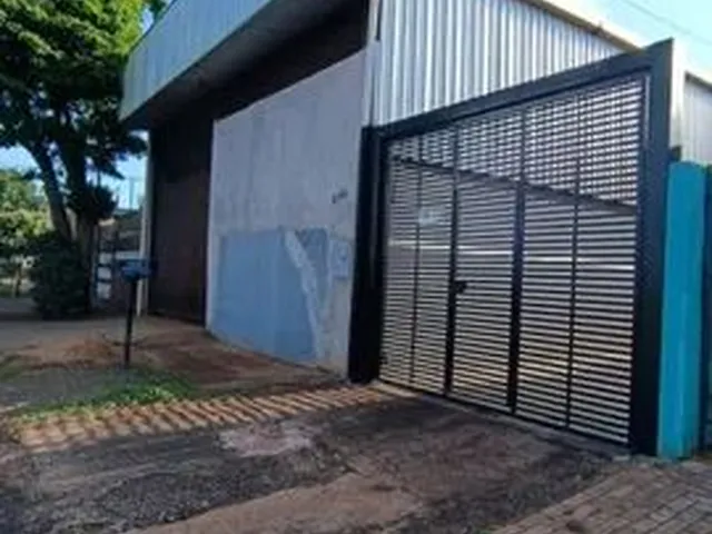 Imagem: Barracão com Residência no Fundo