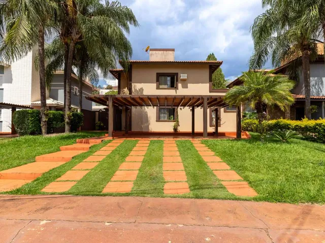 Imagem: A casa em condomínio possui 5 Dormitórios, 3 Suítes, 6