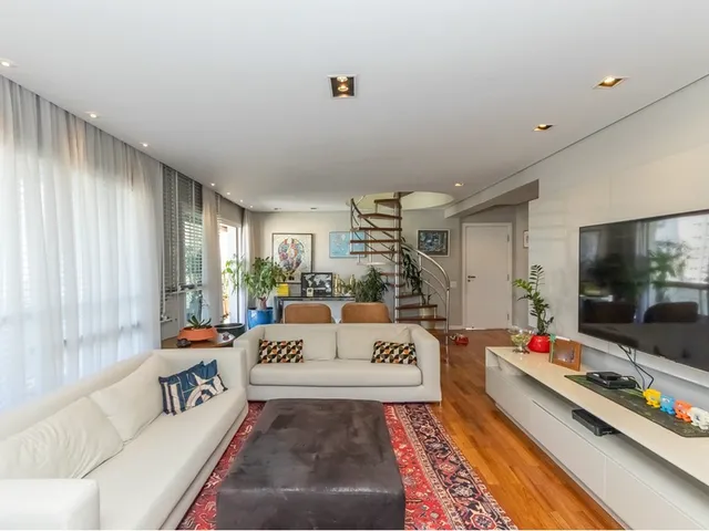 Imagem: A casa possui 4 Dormitórios, 4 Suítes, 6 Banheiros, 4