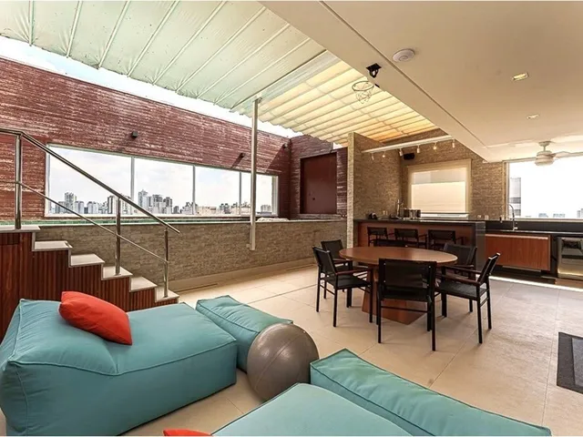 Imagem: A casa possui 4 Dormitórios, 2 Suítes, 6 Banheiros, 5