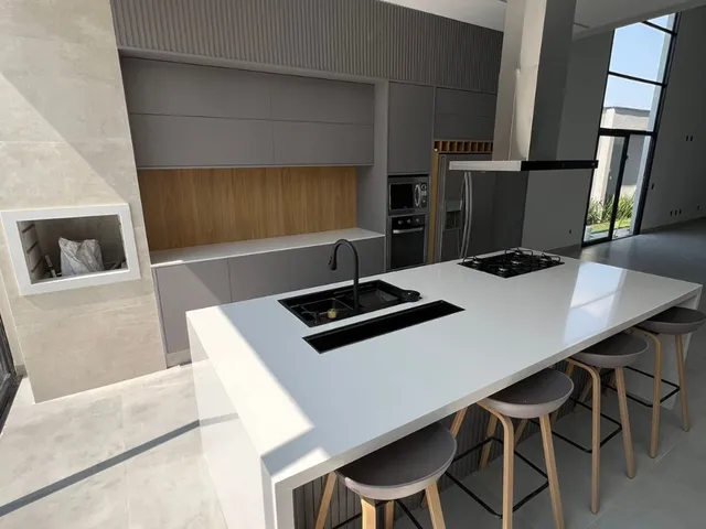 Imagem 12: Casa de Luxo no Condomínio na Vila Martins em Itu-Sp: 3 Quartos, 3 Suítes, 3 Salas, 5 Banheiros e 4 Vagas de Garagem!