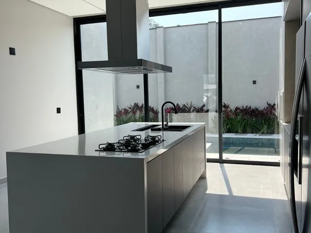 Imagem 15: Casa de Luxo no Condomínio na Vila Martins em Itu-Sp: 3 Quartos, 3 Suítes, 3 Salas, 5 Banheiros e 4 Vagas de Garagem!