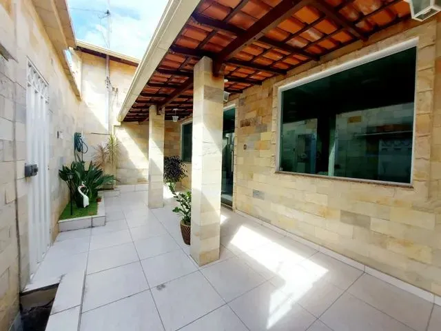 Imagem: Casa com 4 Dormitórios À Venda em Contagem