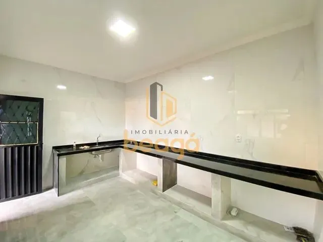 Imagem 1: Casa com 3 Dormitórios À Venda em Contagem