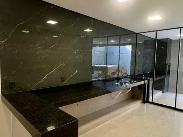 Imagem: A casa possui 3 Dormitórios, 3 Suítes, 4 Banheiros, 3 Vagas