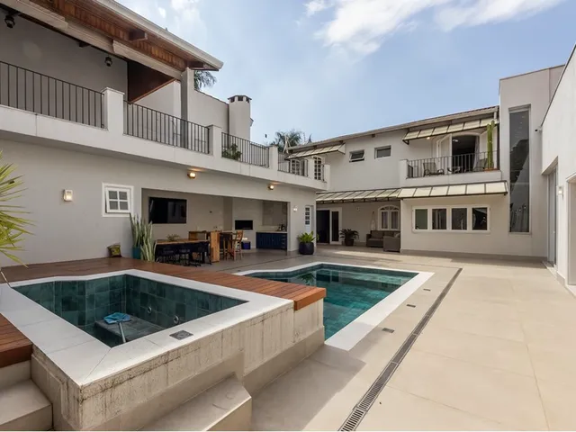 Imagem: A casa possui 4 Dormitórios, 2 Suítes, 4 Banheiros, 4