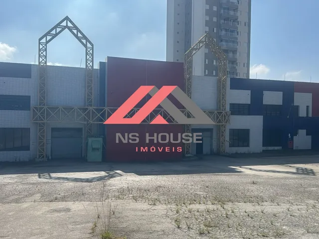 Imagem: O depósito possui 3.153m² de Área Privada e está