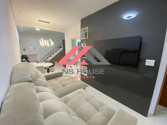 Imagem: A casa possui 2 Dormitórios, 1 Suíte, 3 Banheiros, 2